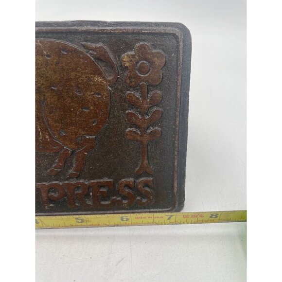 Vintage Taylor & Ng Bacon Press Cast Iron Wooden Handle Pig Design Home Kitchen - Picture 4 of 9